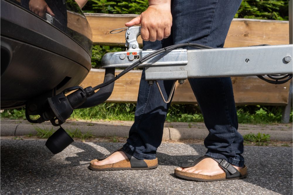 hitch lock handle on the towing ball towbar